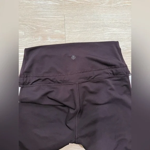 Lululemon Retreat 7/8 Pant Black Cherry / Sugar Crush Multi - Picture 8 of 8